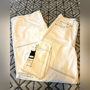 Wide-leg cargo jeans. Size 9